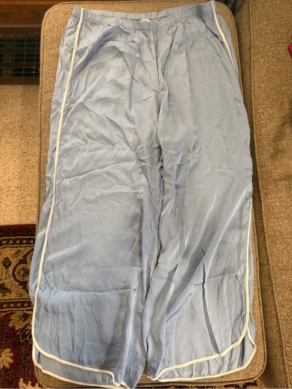 aerie Light Blue Men’s Jogger-Style Sweatpants with White Trim